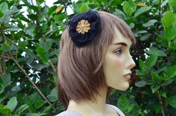 Casquete preta flor dourada